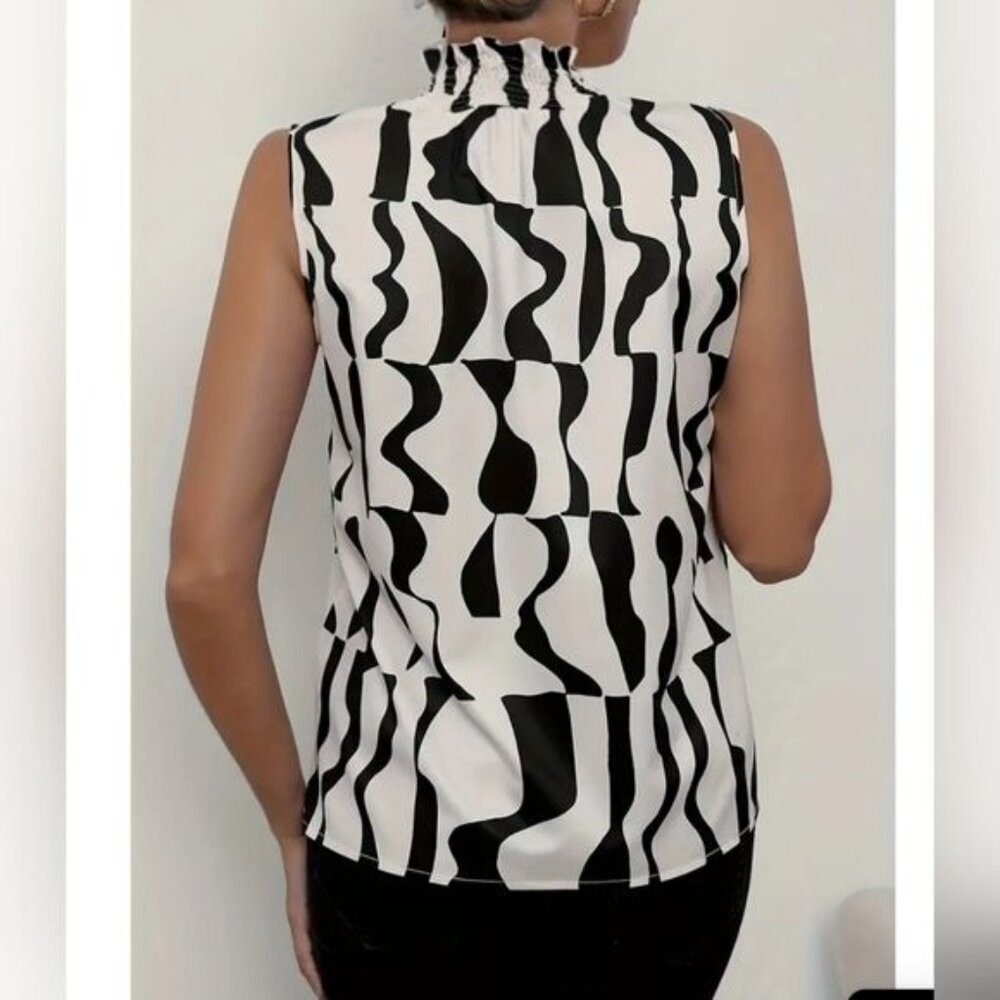 Chic Summer Elegance: Shirred High-Neck Striped Tank Top - Picture 4 of 7